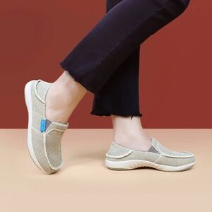 Gecko Man Women's Cream Colored Slip-On Shoes - Size 11